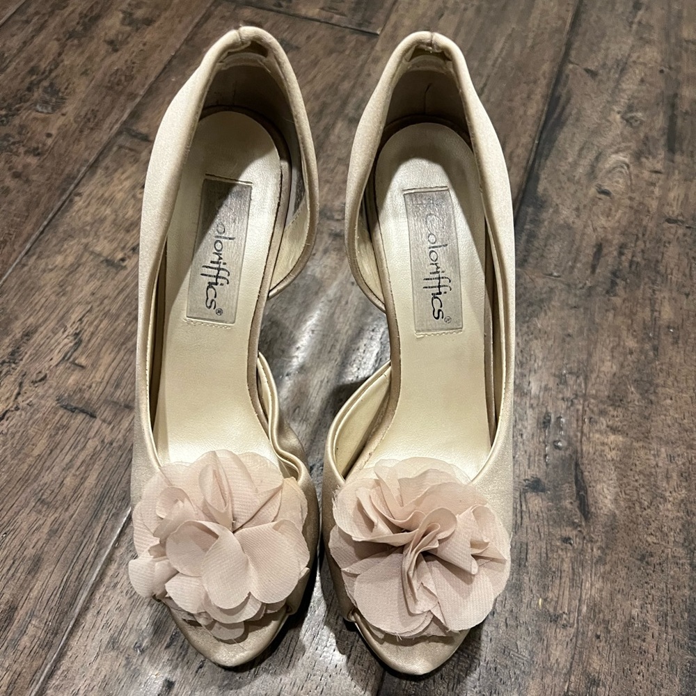 Coloriffics beige pumps size 6